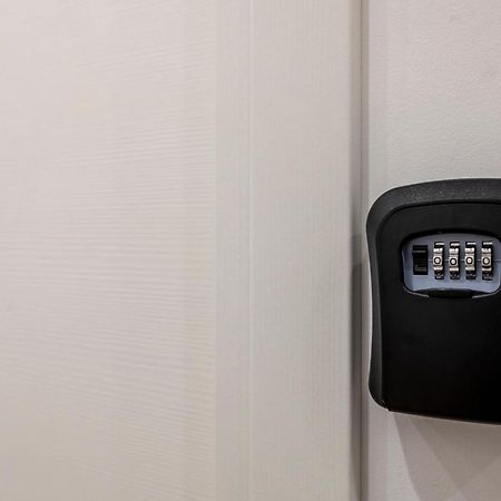 Bnbutler - Inbrera Suites - Giulianova, 1 Милано Екстериор снимка