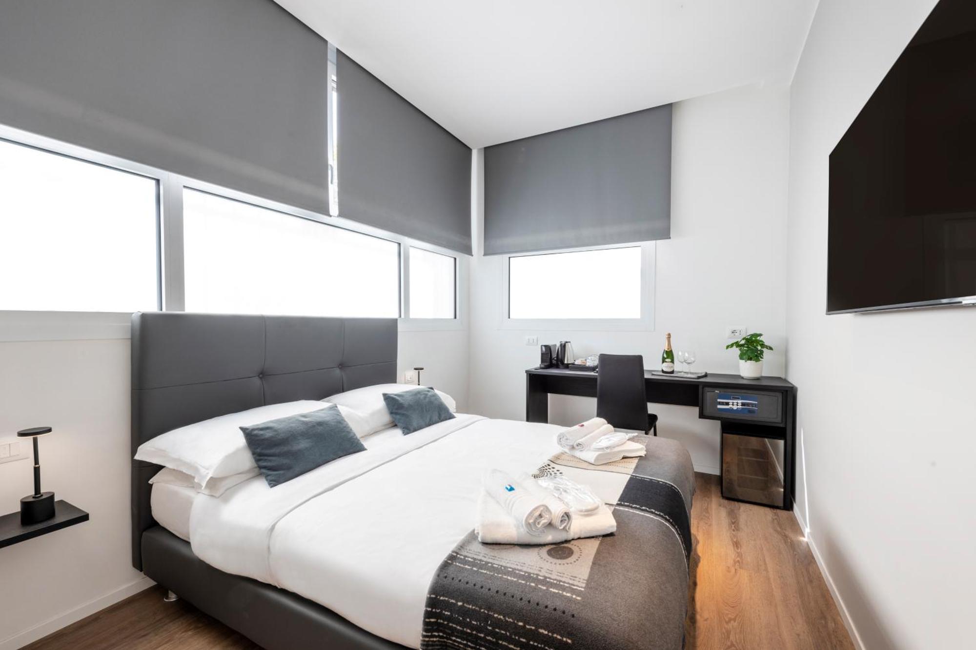Bnbutler - Inbrera Suites - Giulianova, 1 Милано Екстериор снимка