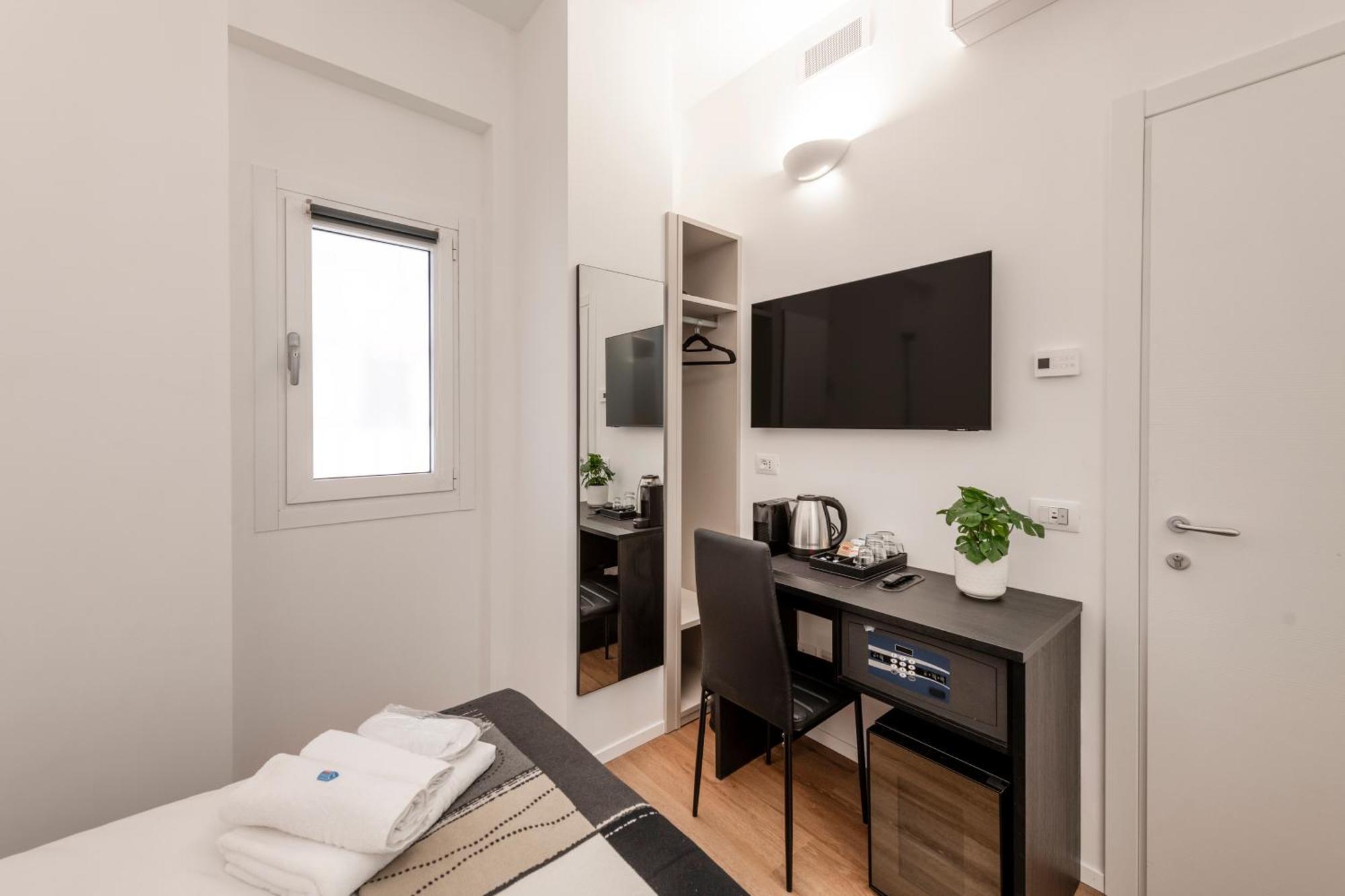 Bnbutler - Inbrera Suites - Giulianova, 1 Милано Екстериор снимка