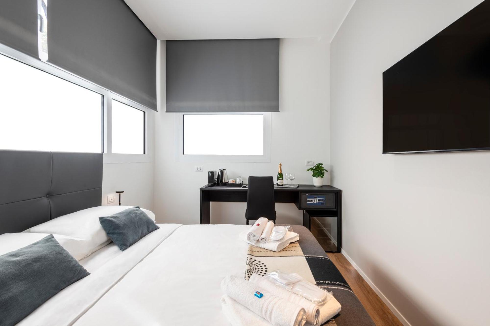 Bnbutler - Inbrera Suites - Giulianova, 1 Милано Екстериор снимка
