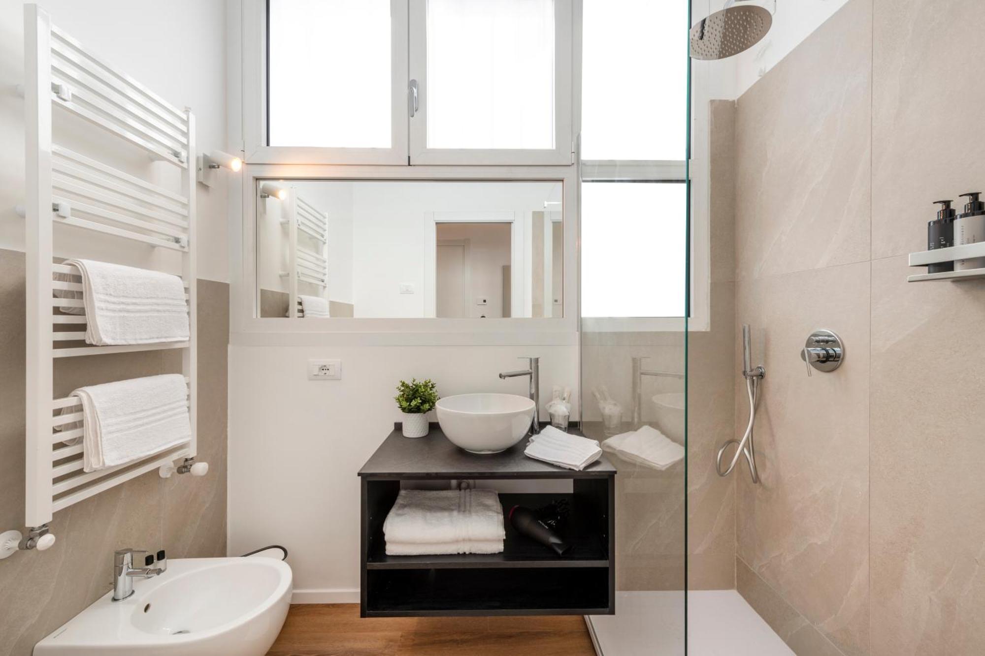 Bnbutler - Inbrera Suites - Giulianova, 1 Милано Екстериор снимка