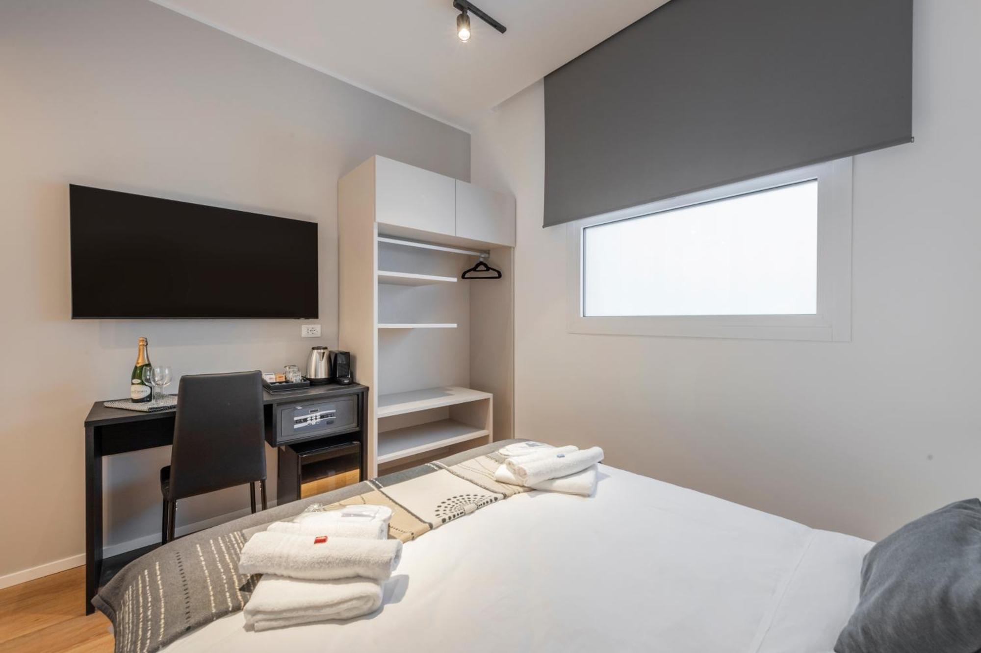 Bnbutler - Inbrera Suites - Giulianova, 1 Милано Екстериор снимка