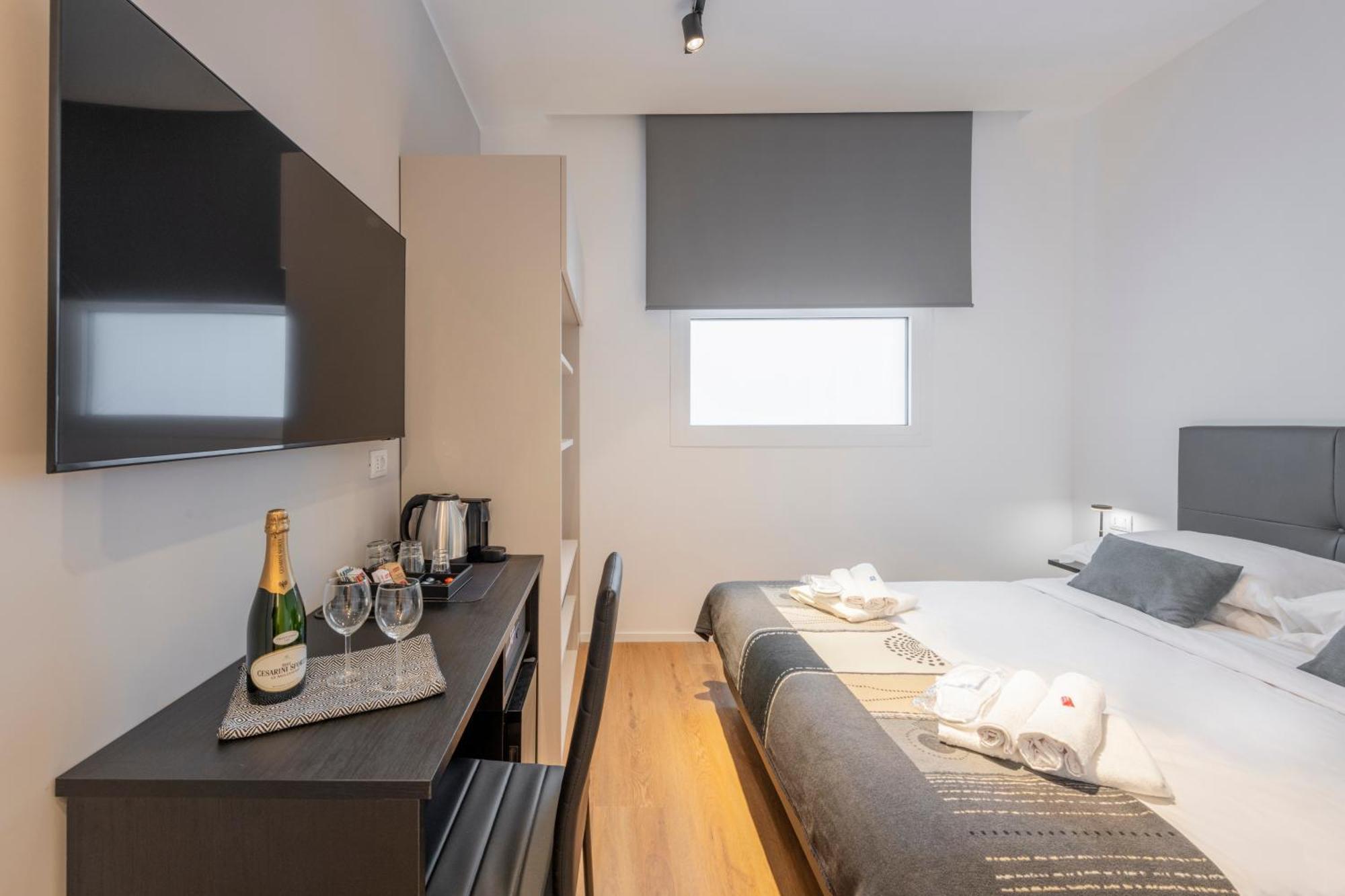 Bnbutler - Inbrera Suites - Giulianova, 1 Милано Екстериор снимка