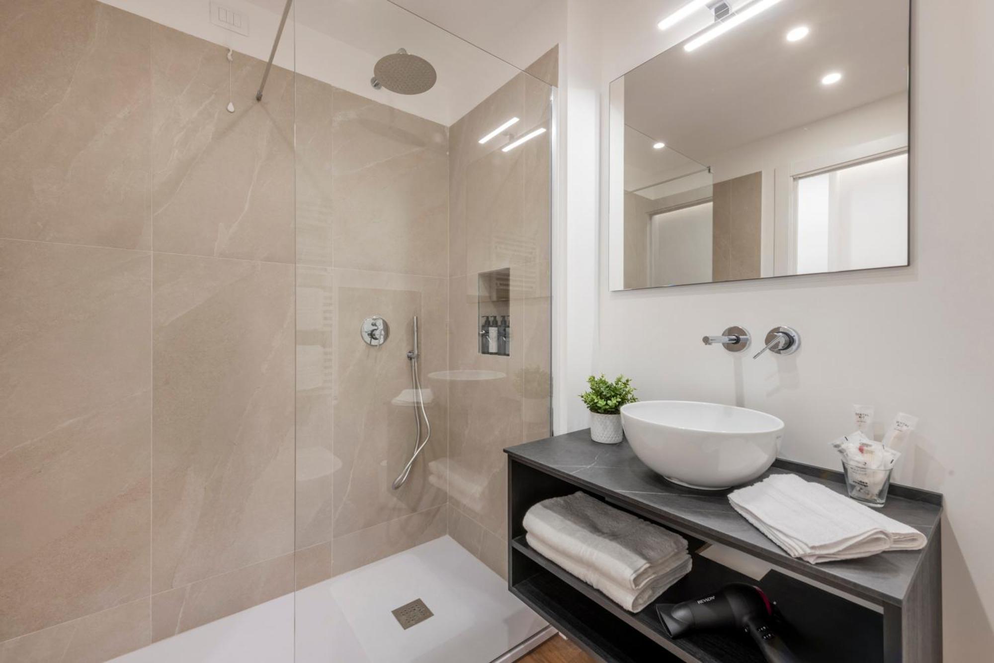Bnbutler - Inbrera Suites - Giulianova, 1 Милано Екстериор снимка