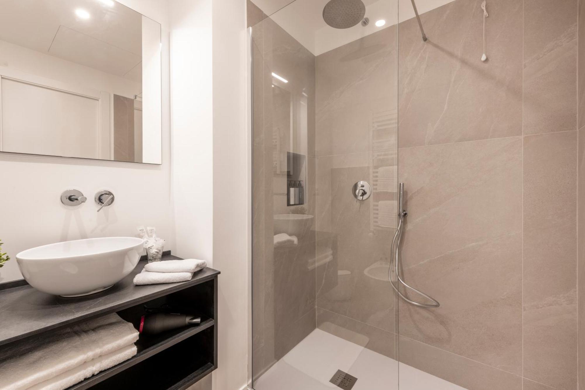 Bnbutler - Inbrera Suites - Giulianova, 1 Милано Екстериор снимка