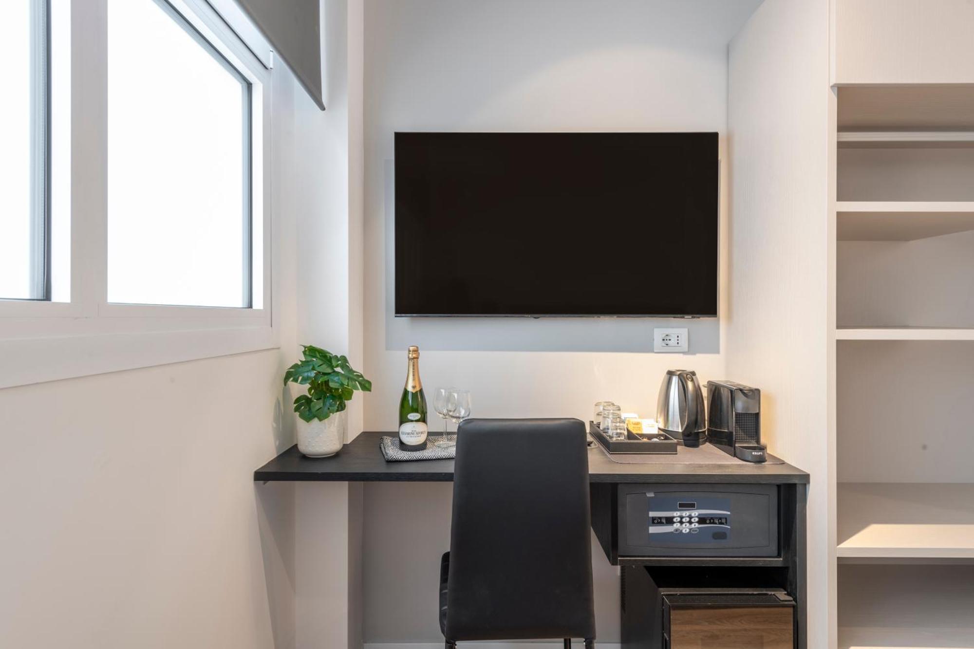 Bnbutler - Inbrera Suites - Giulianova, 1 Милано Екстериор снимка